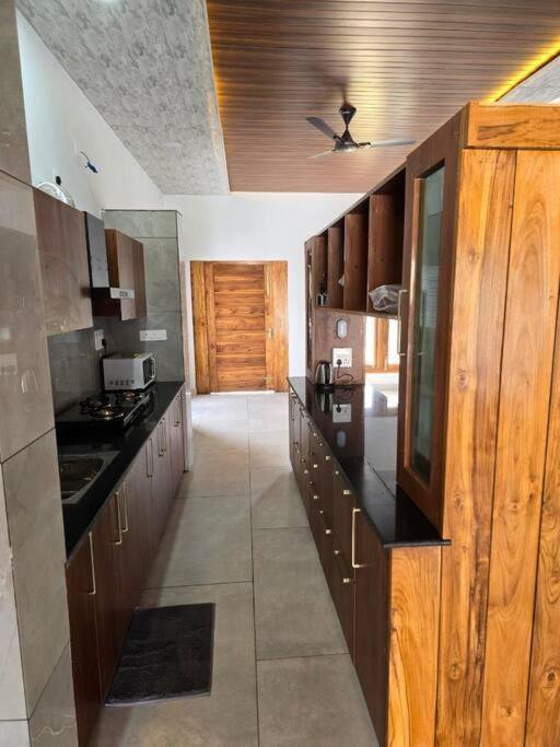 Lakes 9 Residency - Flying Monkey - Luxury Villa view 4