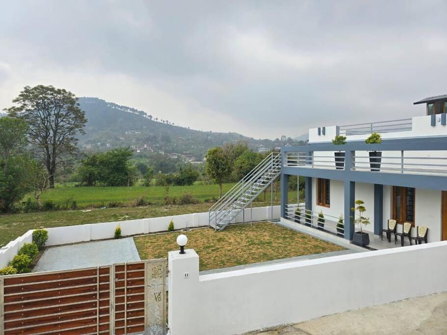 Lakes 9 Residency - Flying Monkey - Luxury Villa view 5
