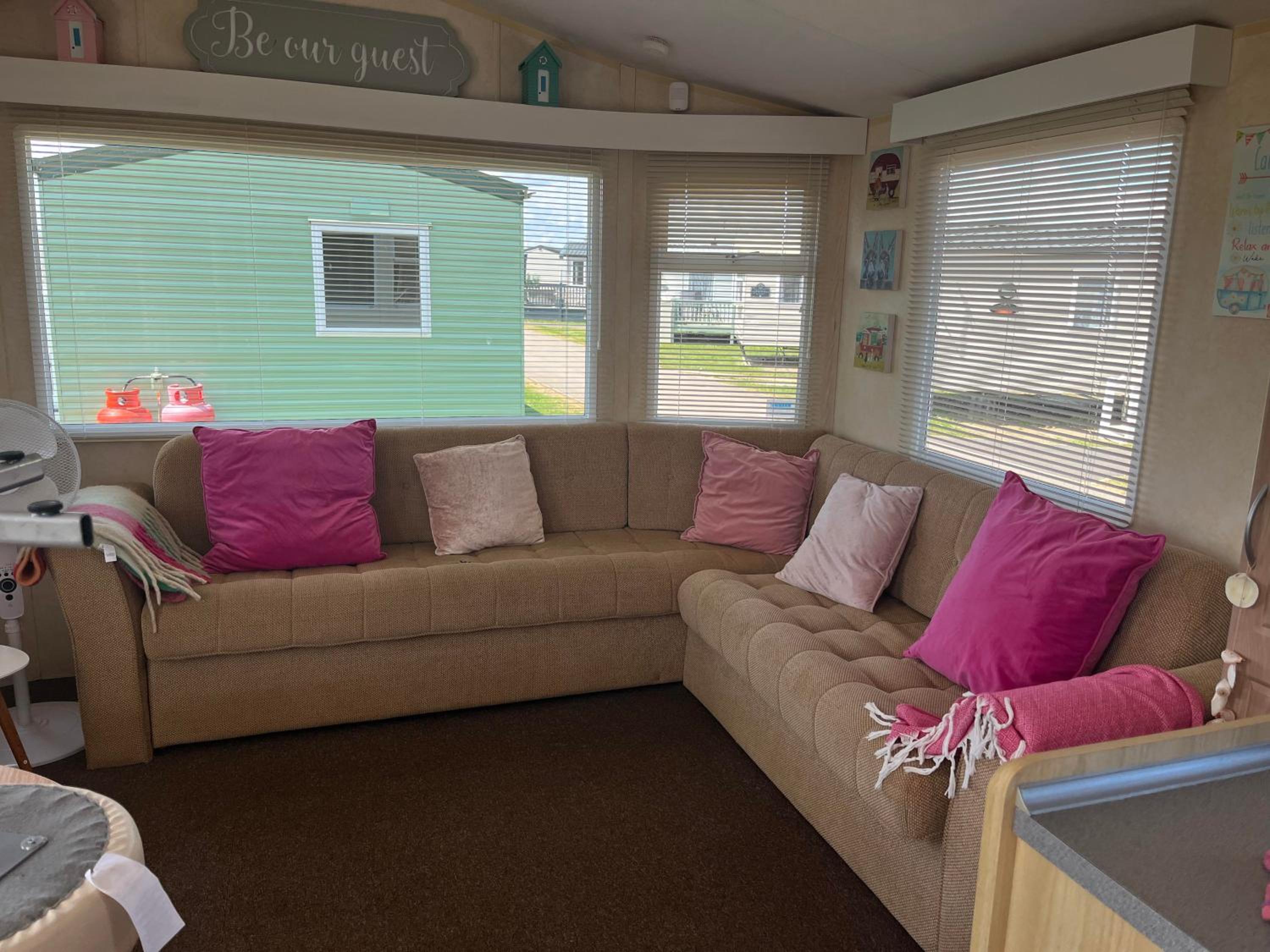 Pets Stay free 2 bedroom caravan at heacham beach view 4