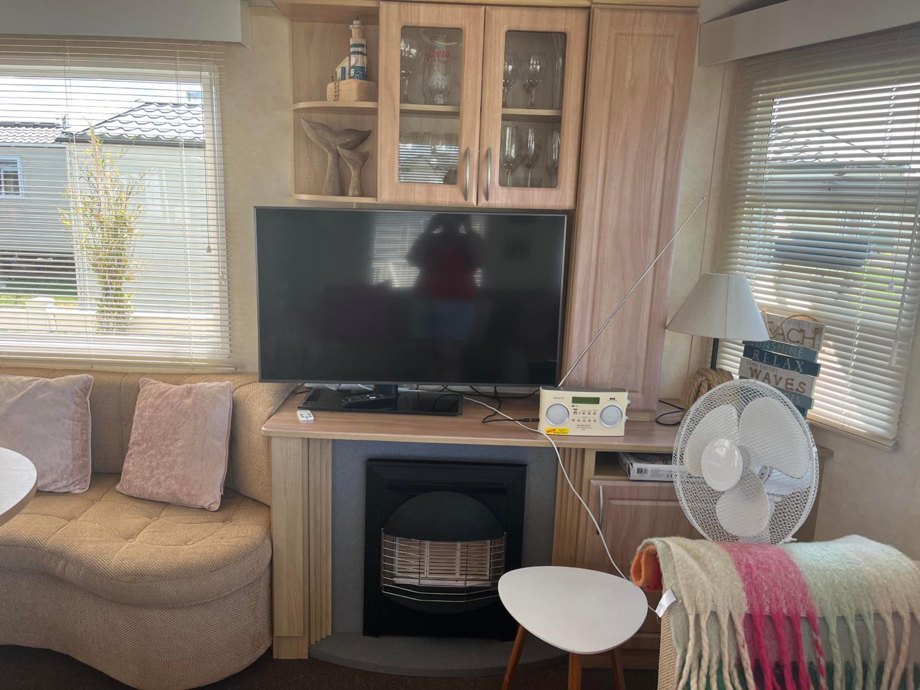 Pets Stay free 2 bedroom caravan at heacham beach view 5