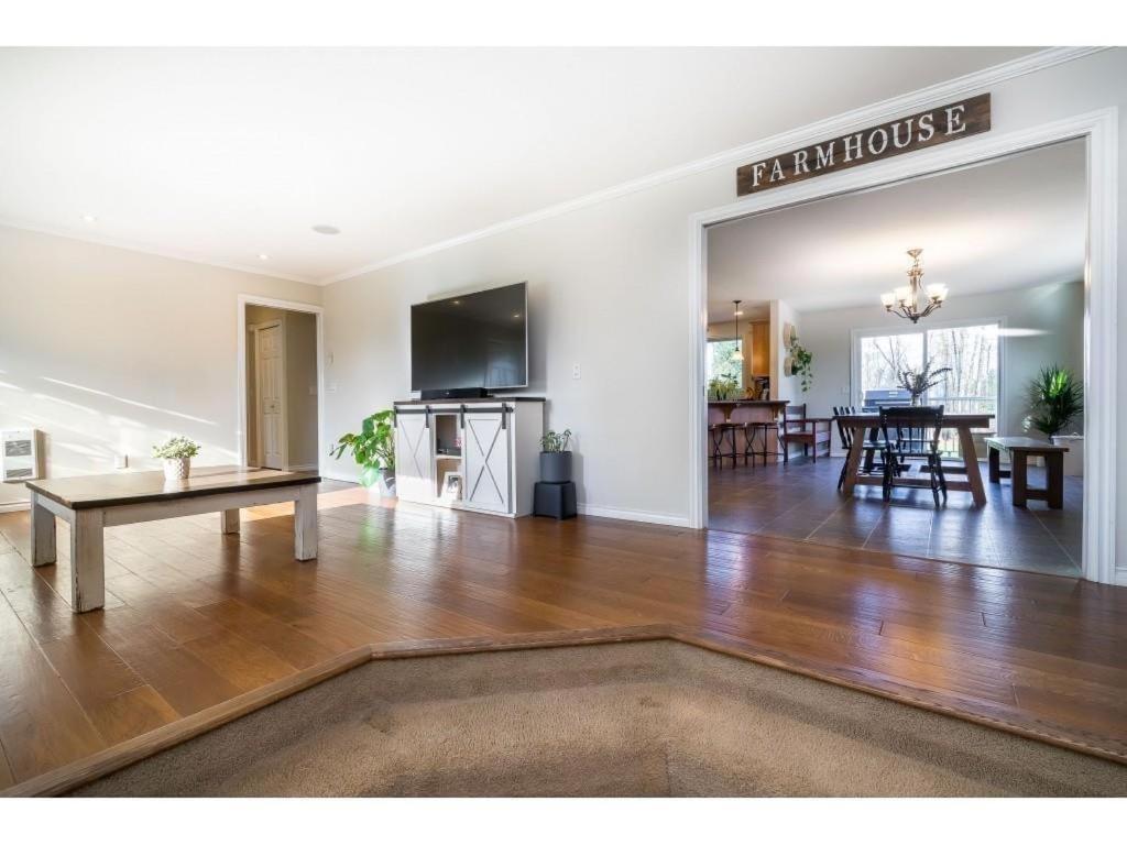 43 Ave Farm House Langley