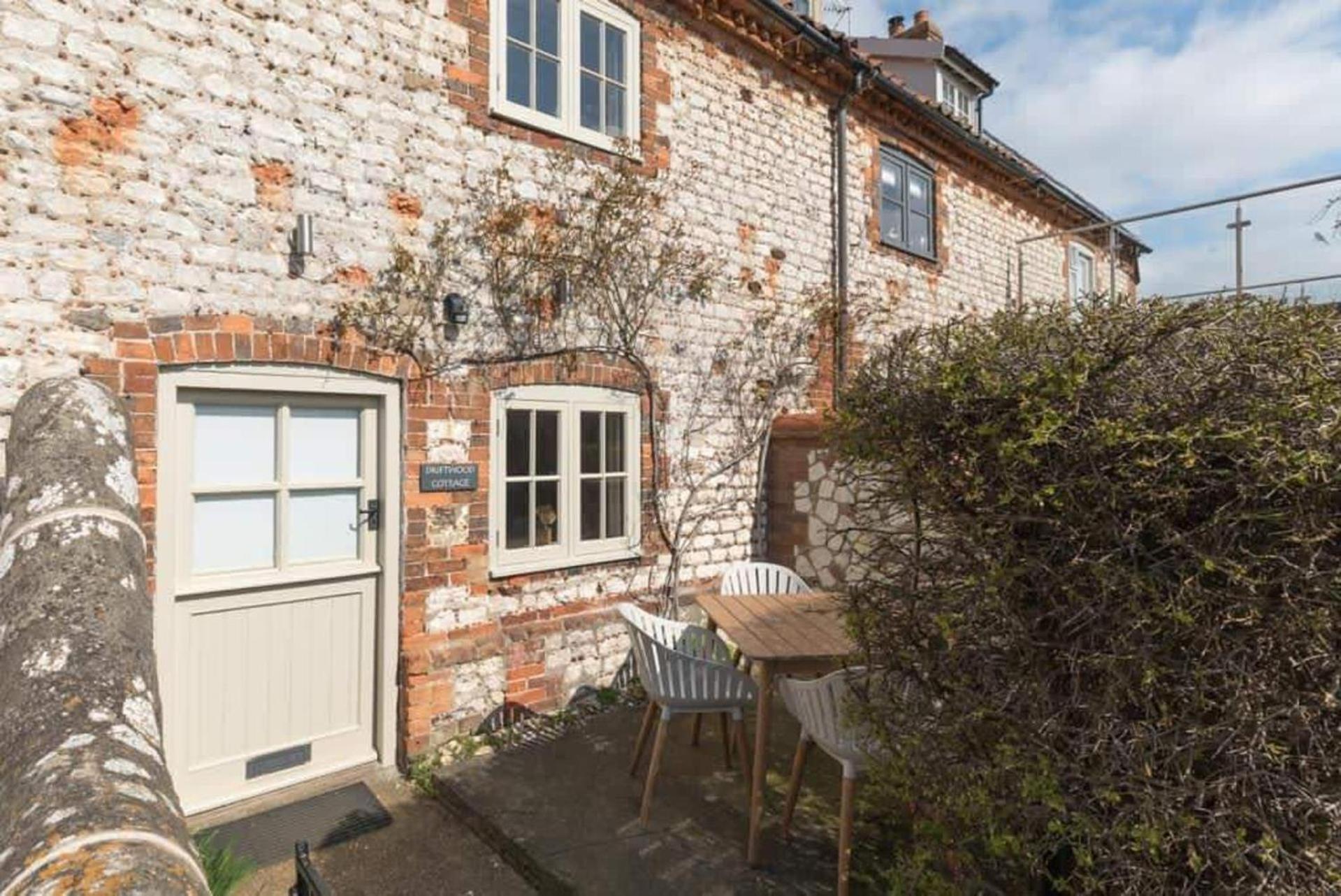 Driftwood Cottage Holme next the sea pets go free view 3