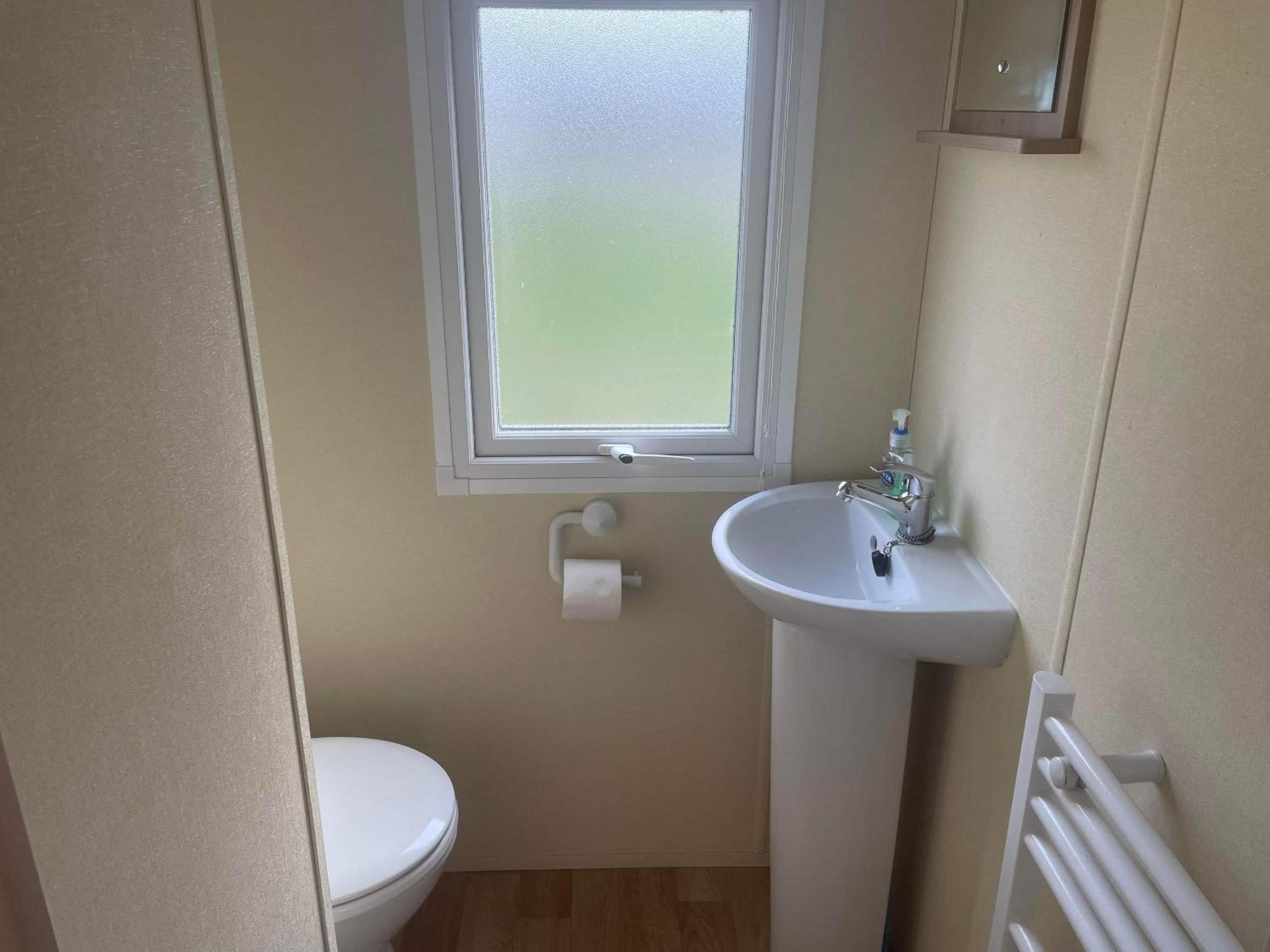 2 bedroom caravan in hunstanton free wi-fi view 3