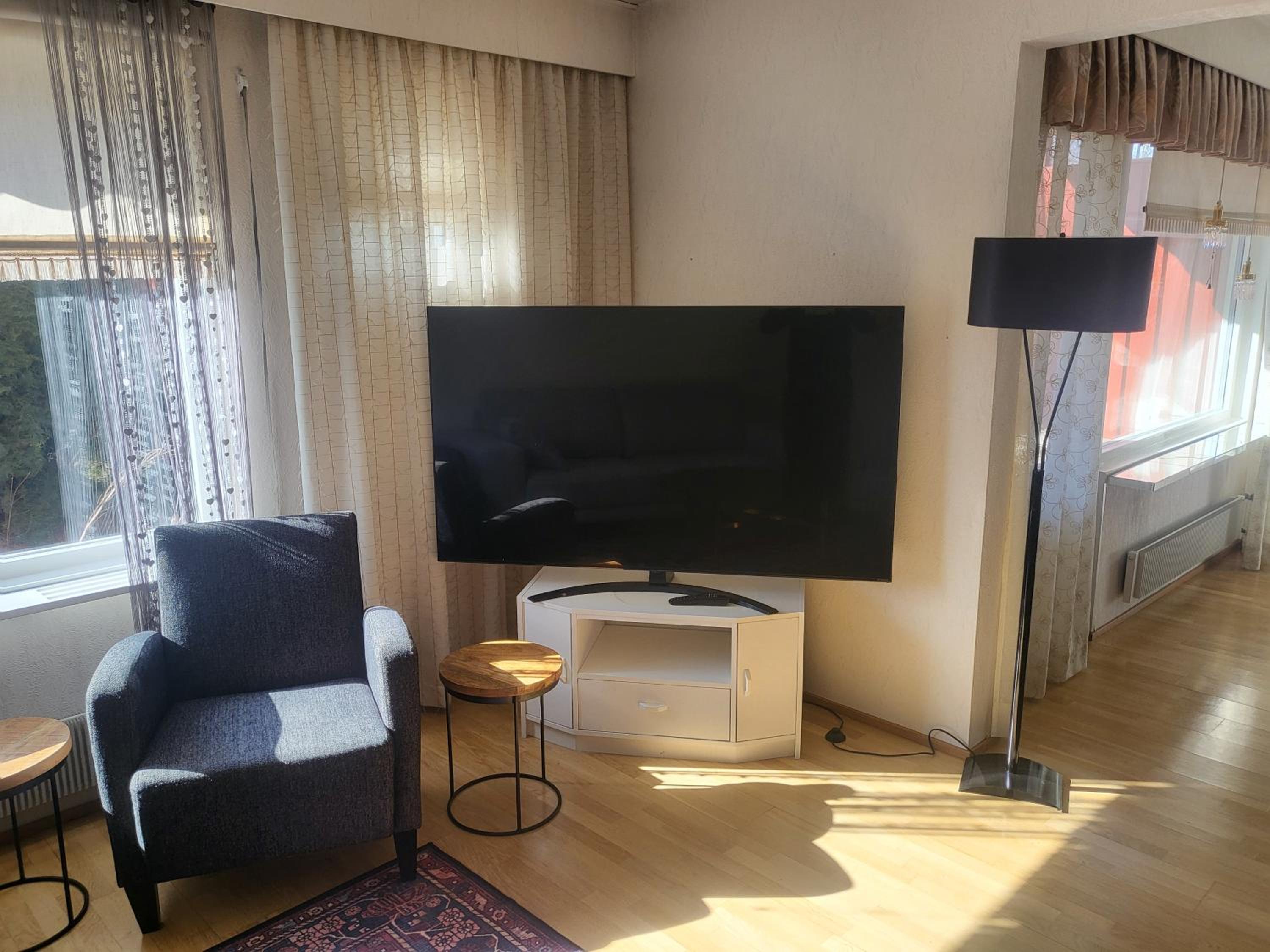 Apartment 136 m2 with 3 bedrooms and 2 livingrooms, 2 floors, walking distance to all amenities view 4
