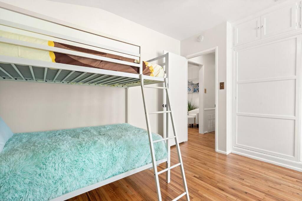 West LA's Best Family or Group Rental Oasis! Beaches/SoFi/LAX/Firepit/BBQ/and More!