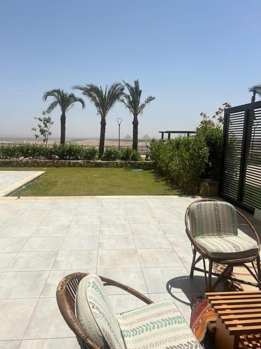 Full House with Best Pyramids PanoFull House with Best Pyramids Panoramic viewramic view
