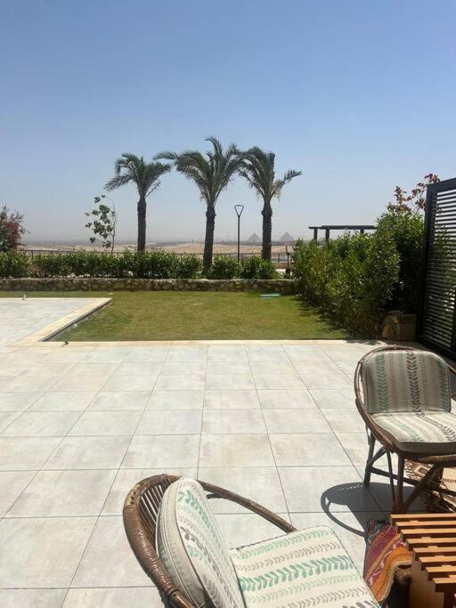 Full House with Best Pyramids PanoFull House with Best Pyramids Panoramic viewramic view