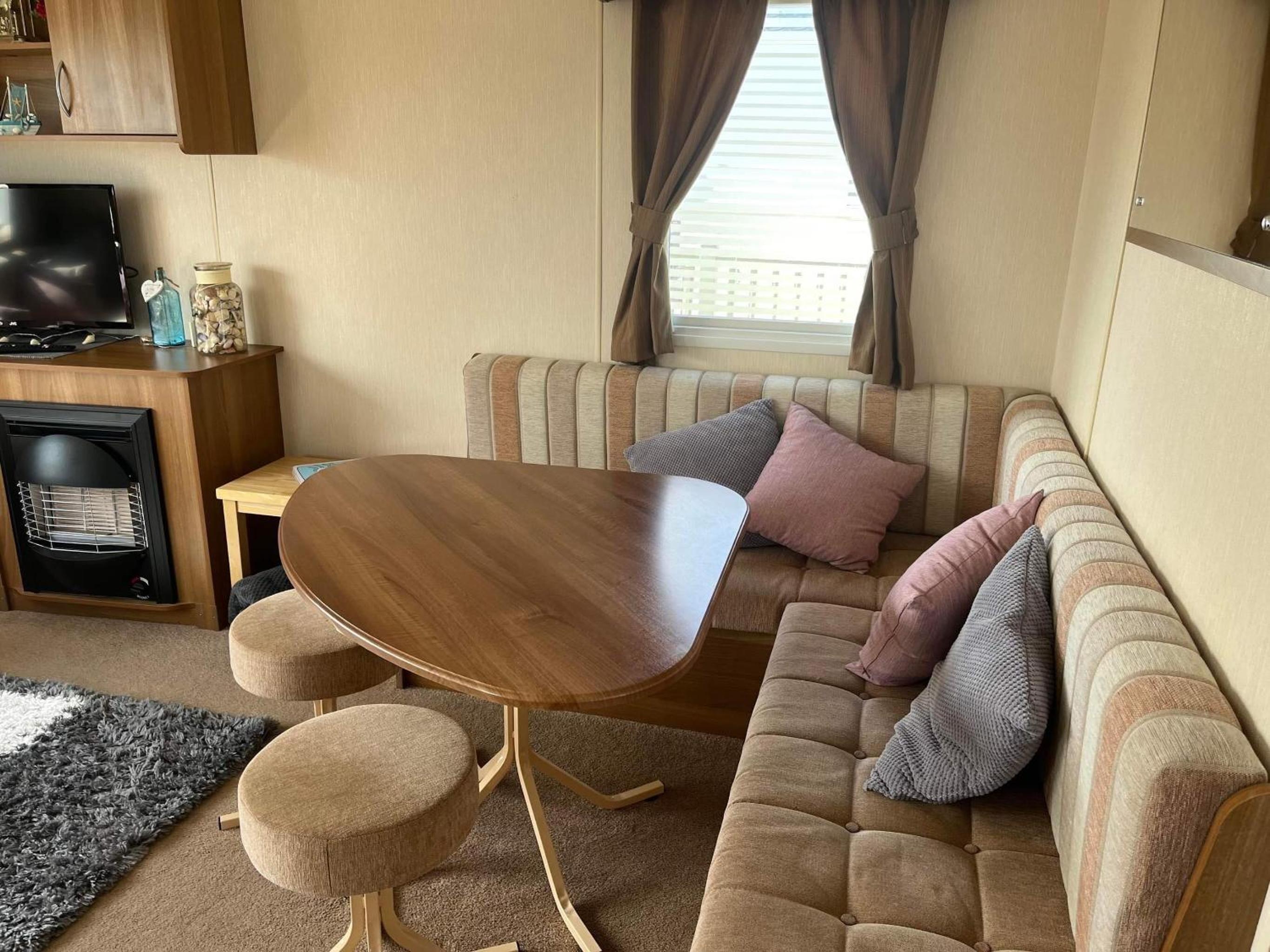 Heacham Beach Caravan - Sleeps 6 - Pets Ok view 5
