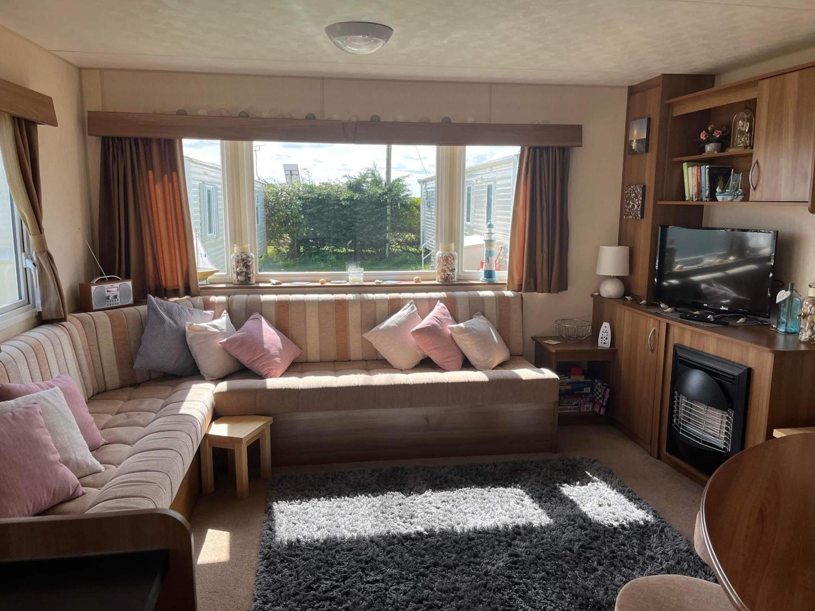 Heacham Beach Caravan - Sleeps 6 - Pets Ok view 3