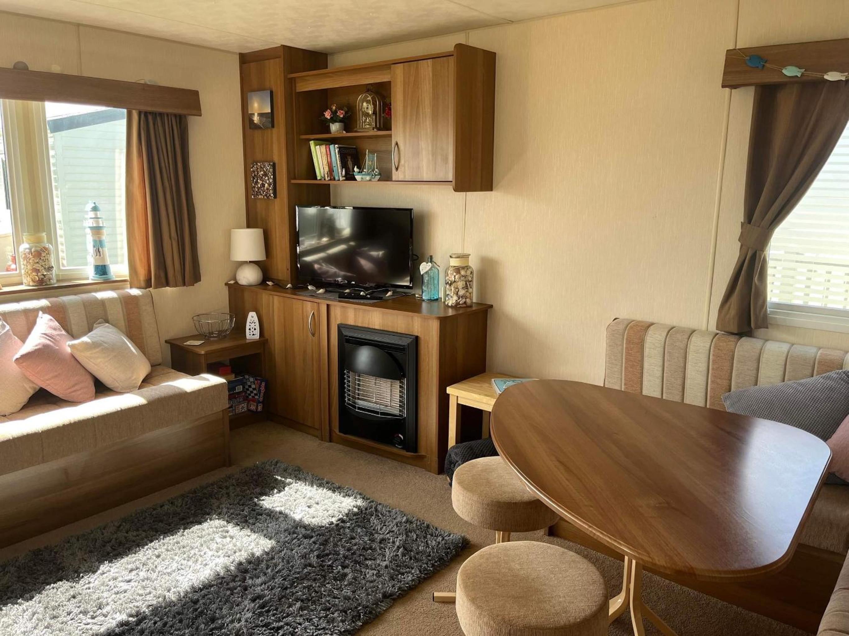 Heacham Beach Caravan - Sleeps 6 - Pets Ok view 4