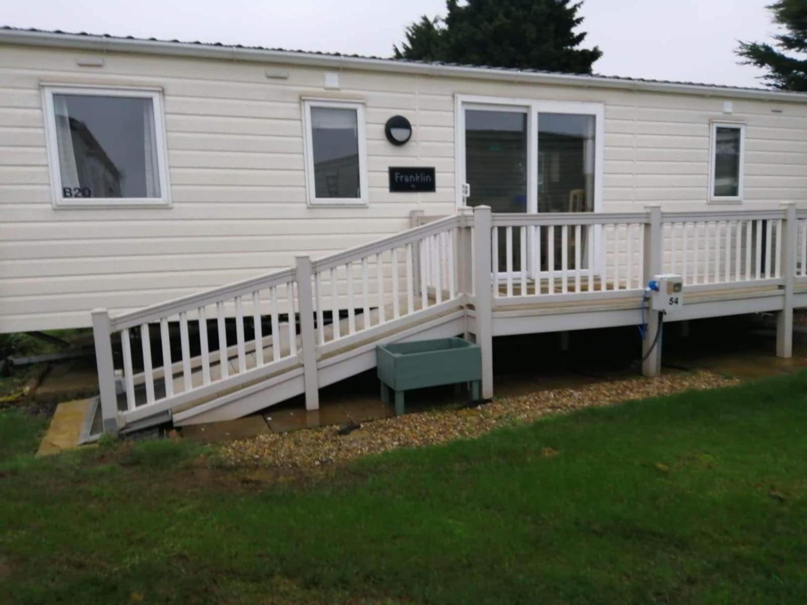 3 Bedroom Chalet in Hunstanton pets go free view 4