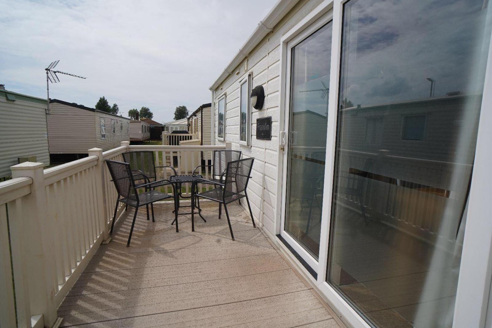 3 bedroom Caravan pets free linen included view 3