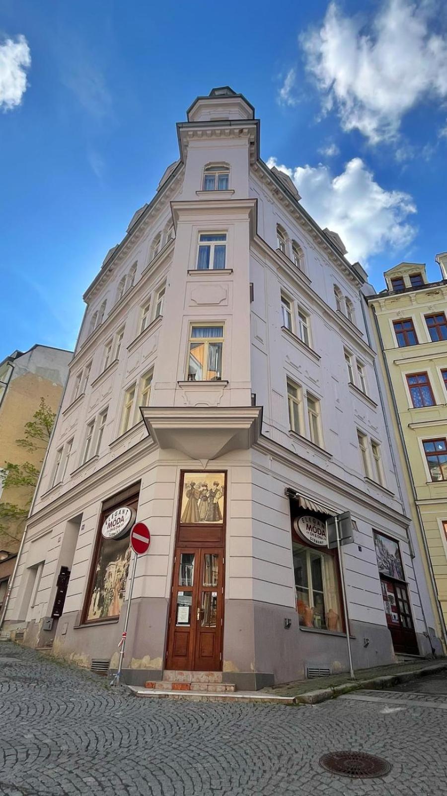 Věžička u Vřídla (Tower apartment in centre)