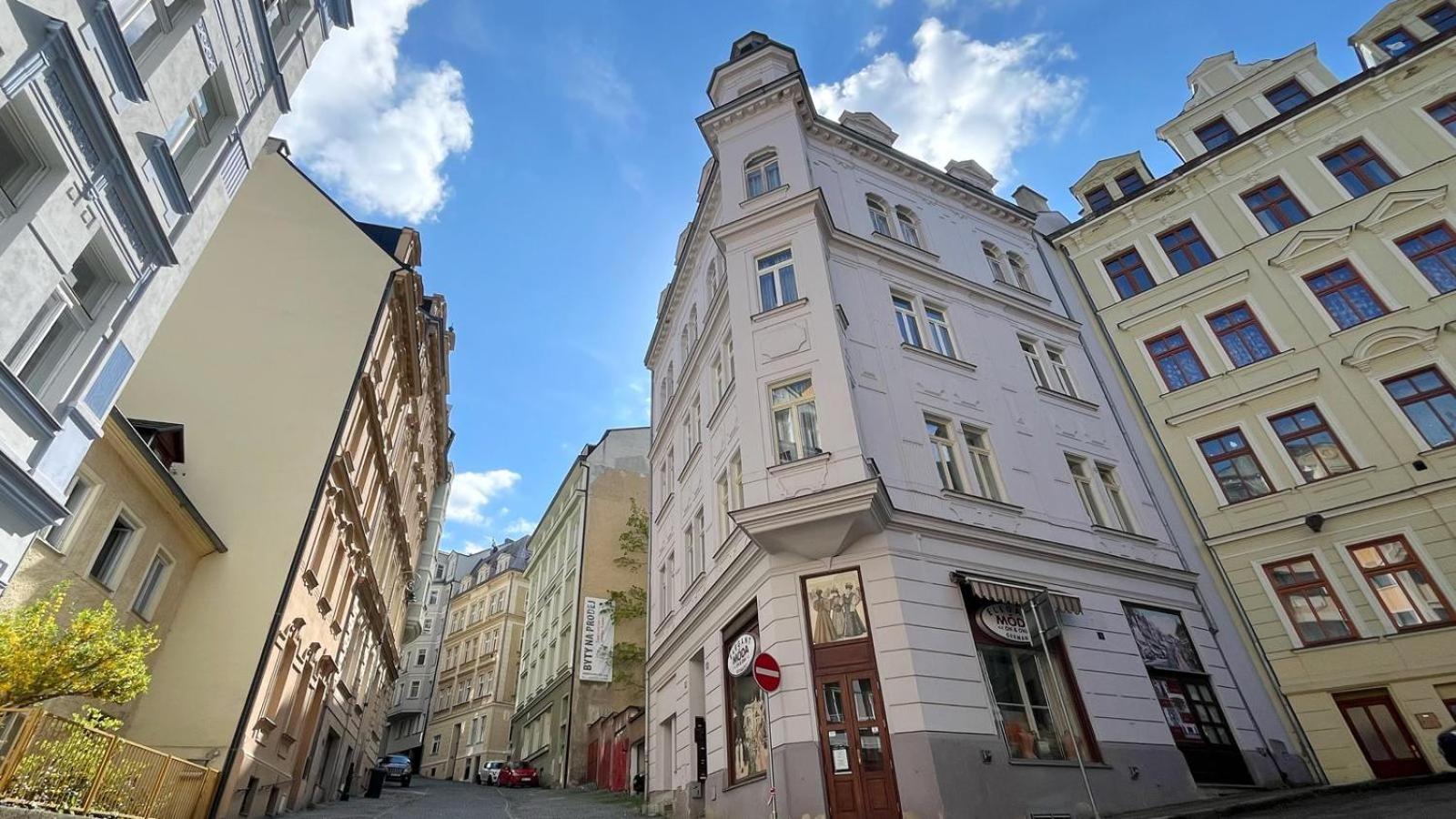 Věžička u Vřídla (Tower apartment in centre)