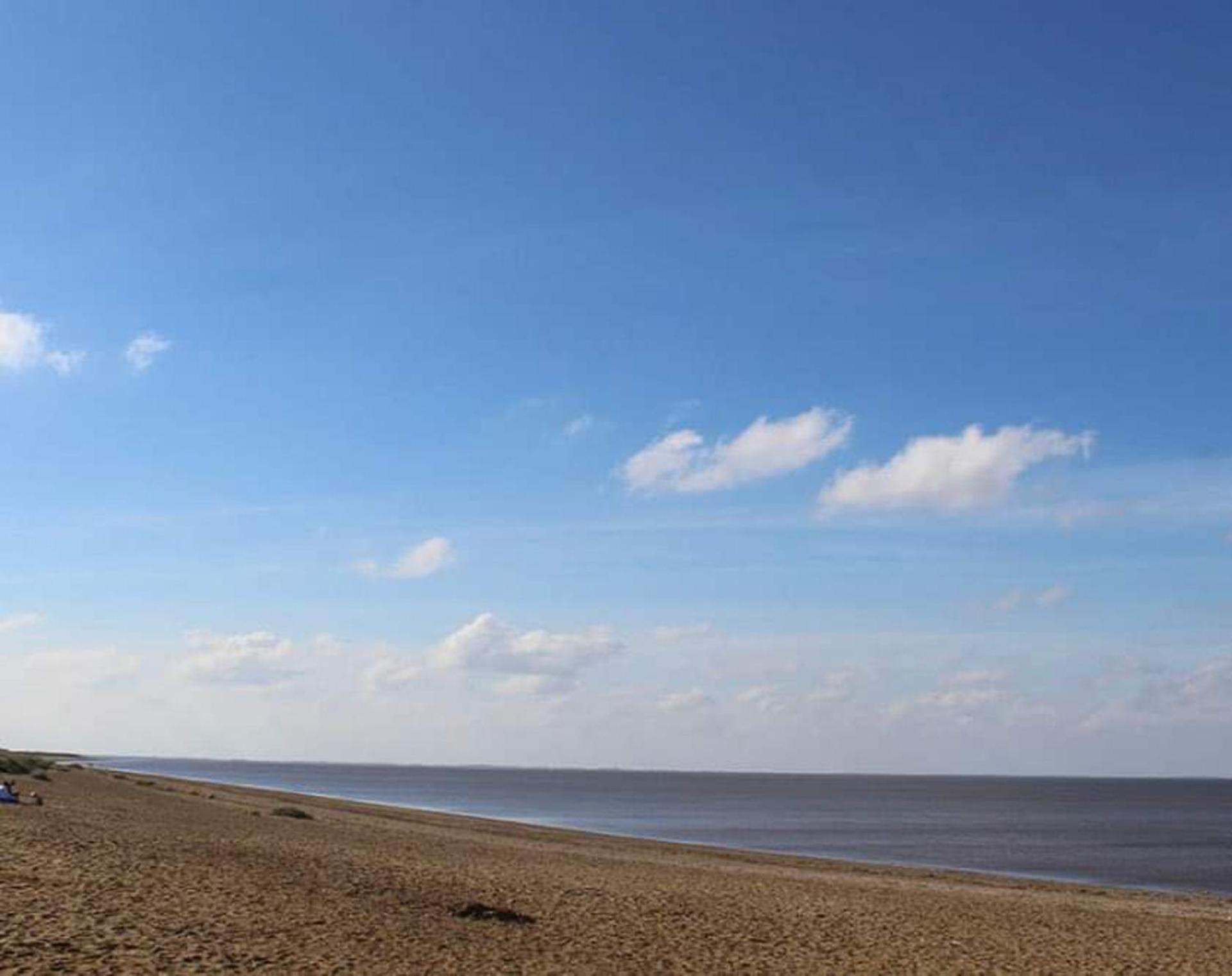 Cozy 2 bedroom Coastal Chalet in Hunstanton view 2