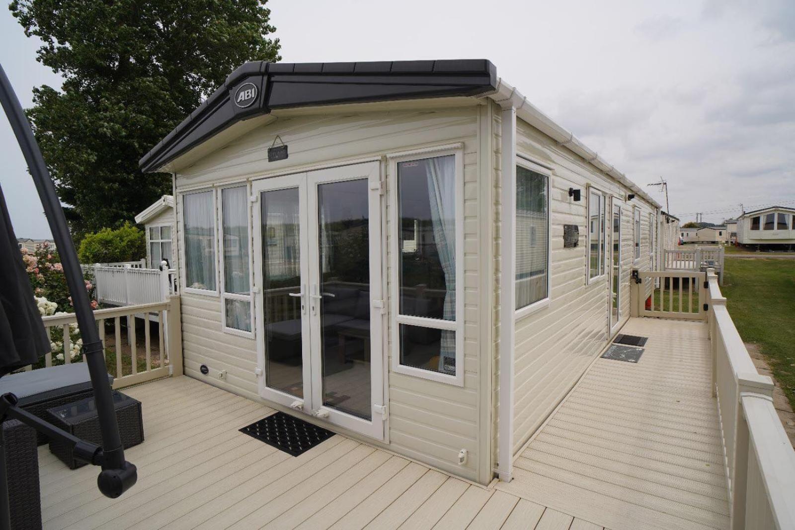 Luxury caravan-Sleeps 6- Pets Ok-Site Pool view 4