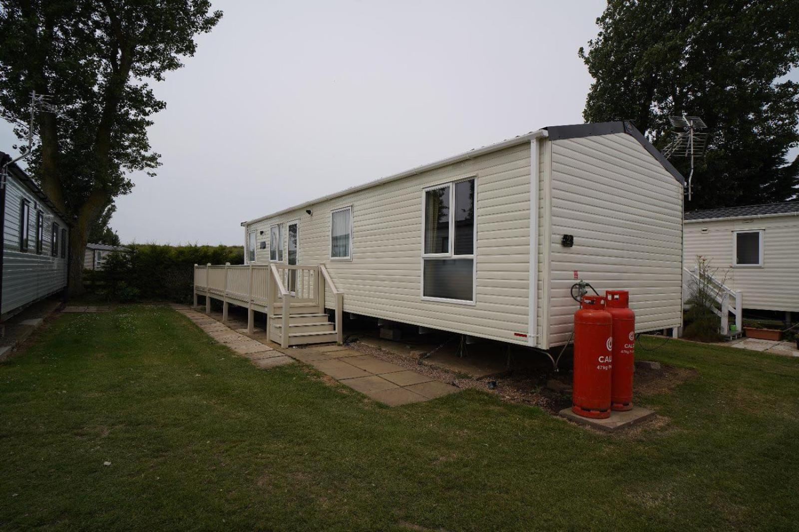 Luxury caravan-Sleeps 6- Pets Ok-Site Pool view 2