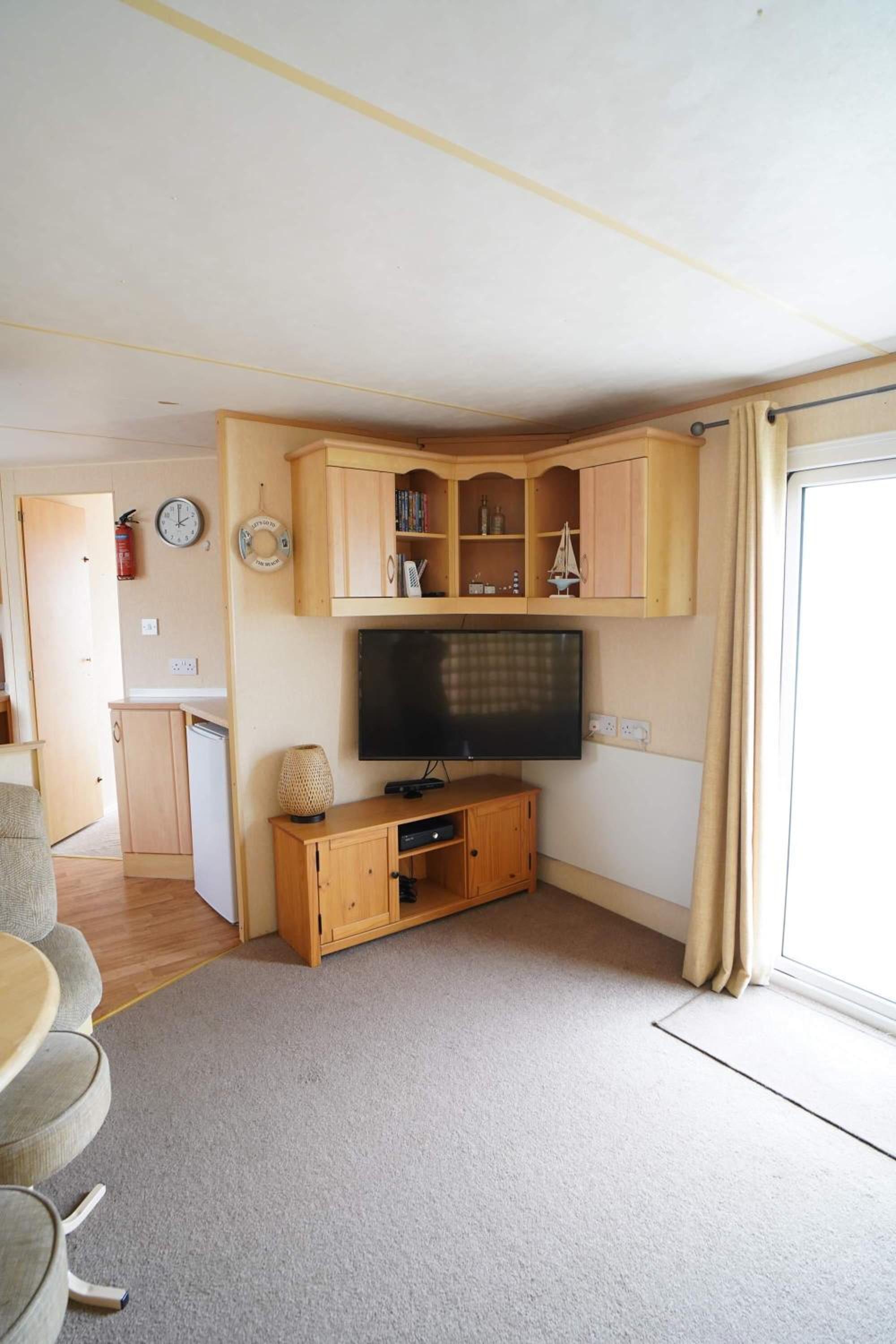 pets go free family 3 Bed Caravan with Decking