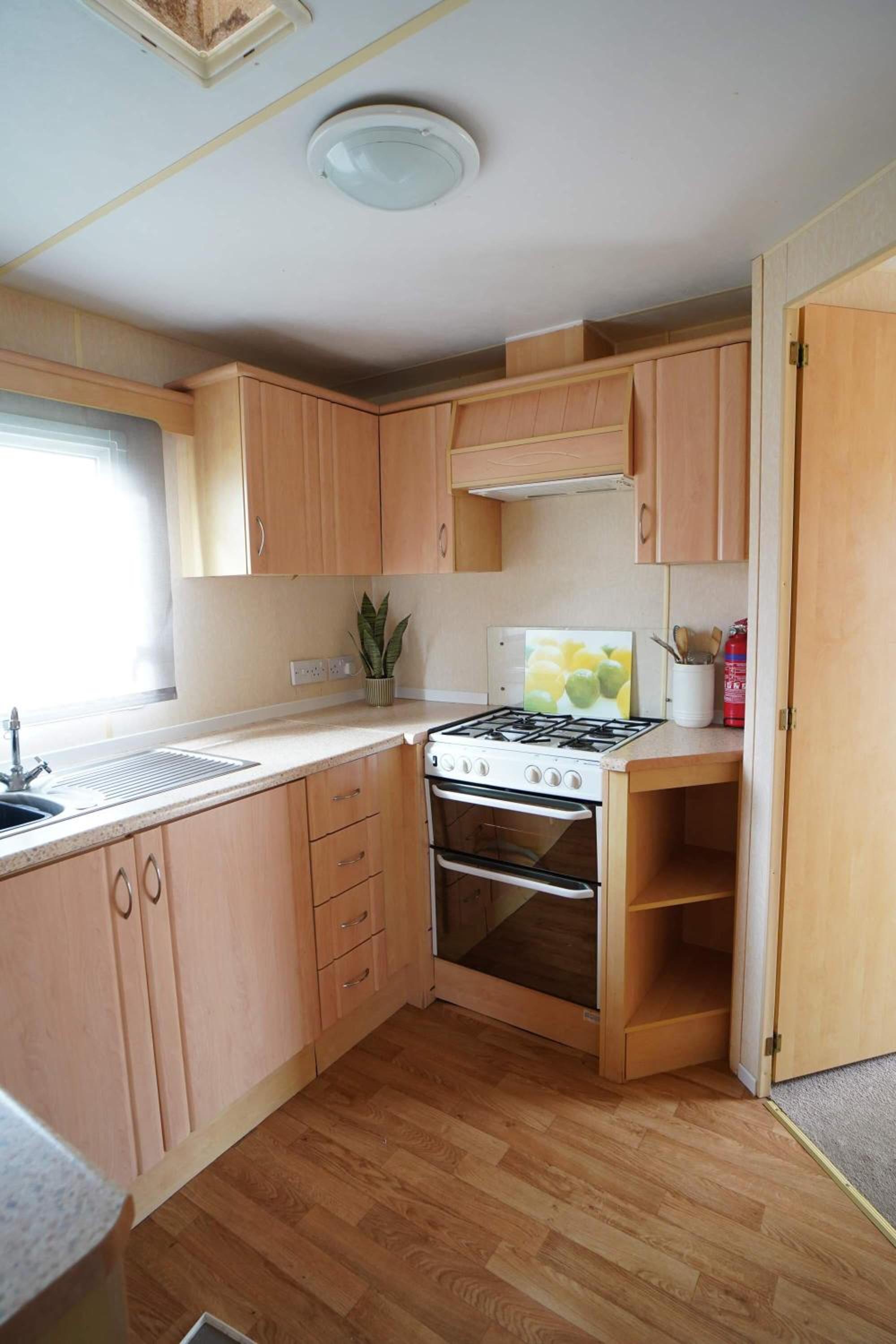 pets go free family 3 Bed Caravan with Decking