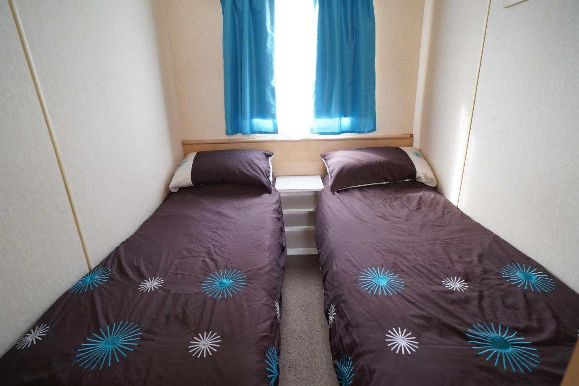 pets go free family 3 Bed Caravan with Decking