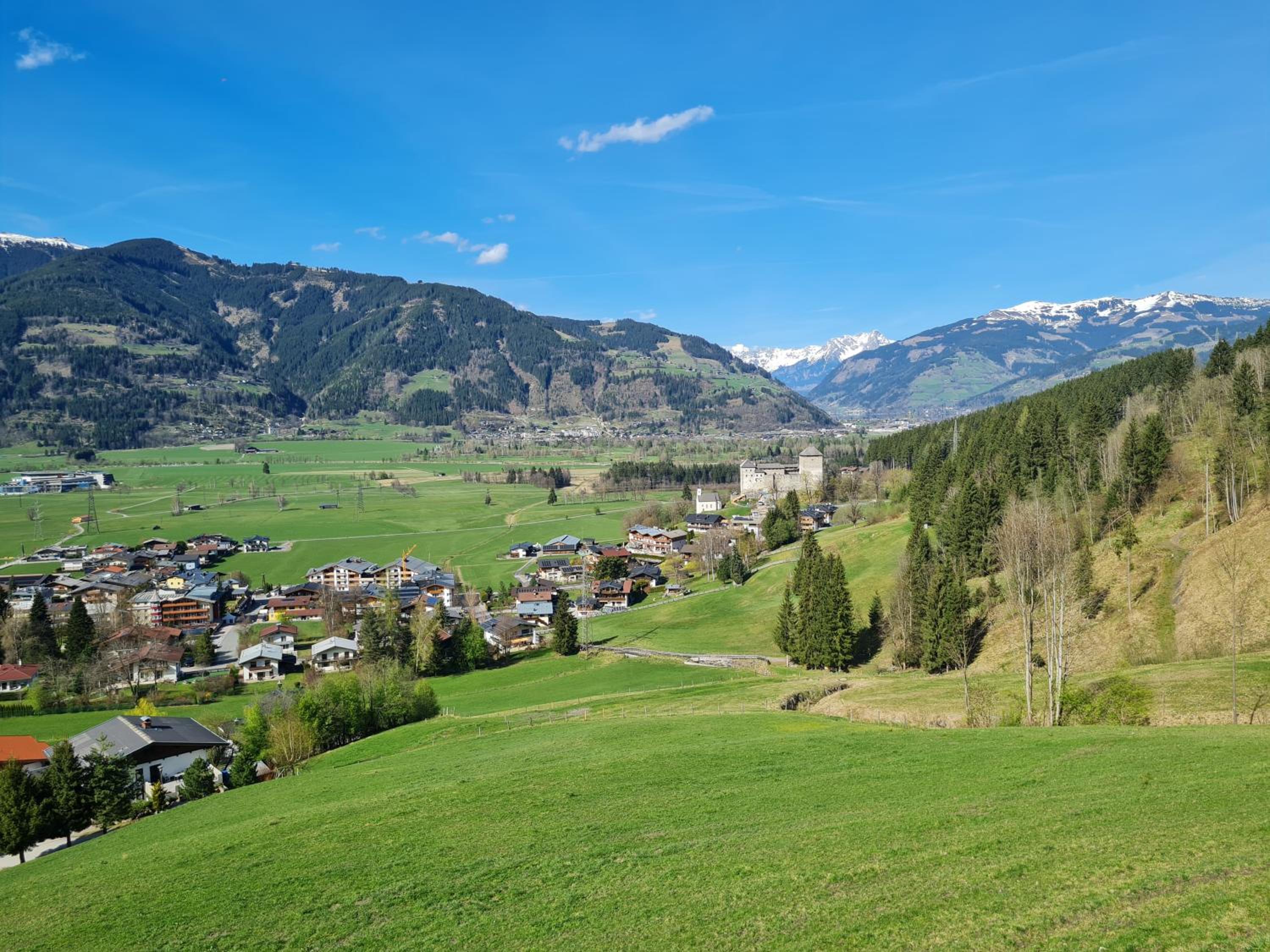 Panorama Hotel Guggenbichl - inkl Sommerkarte, einmaliger Eintritt ins Tauern Spa & bester Ausblick über Kaprun