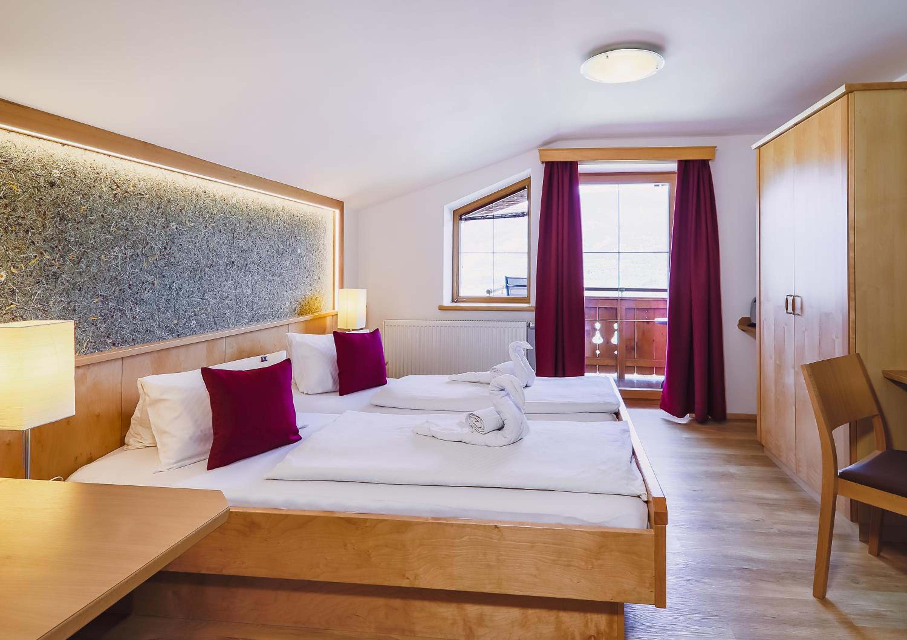 Panorama Hotel Guggenbichl - inkl Sommerkarte, einmaliger Eintritt ins Tauern Spa & bester Ausblick über Kaprun