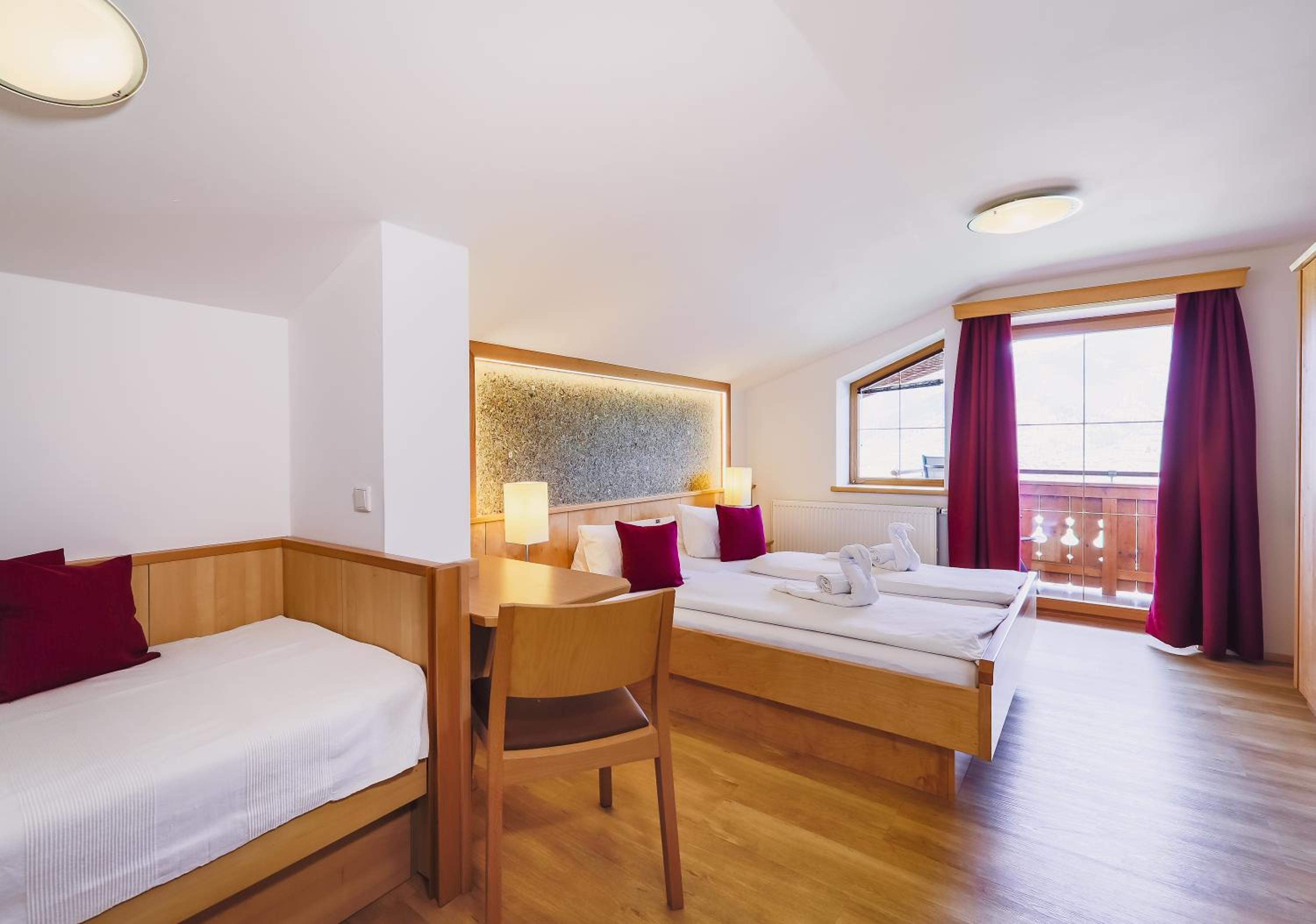 Panorama Hotel Guggenbichl - inkl Sommerkarte, einmaliger Eintritt ins Tauern Spa & bester Ausblick über Kaprun