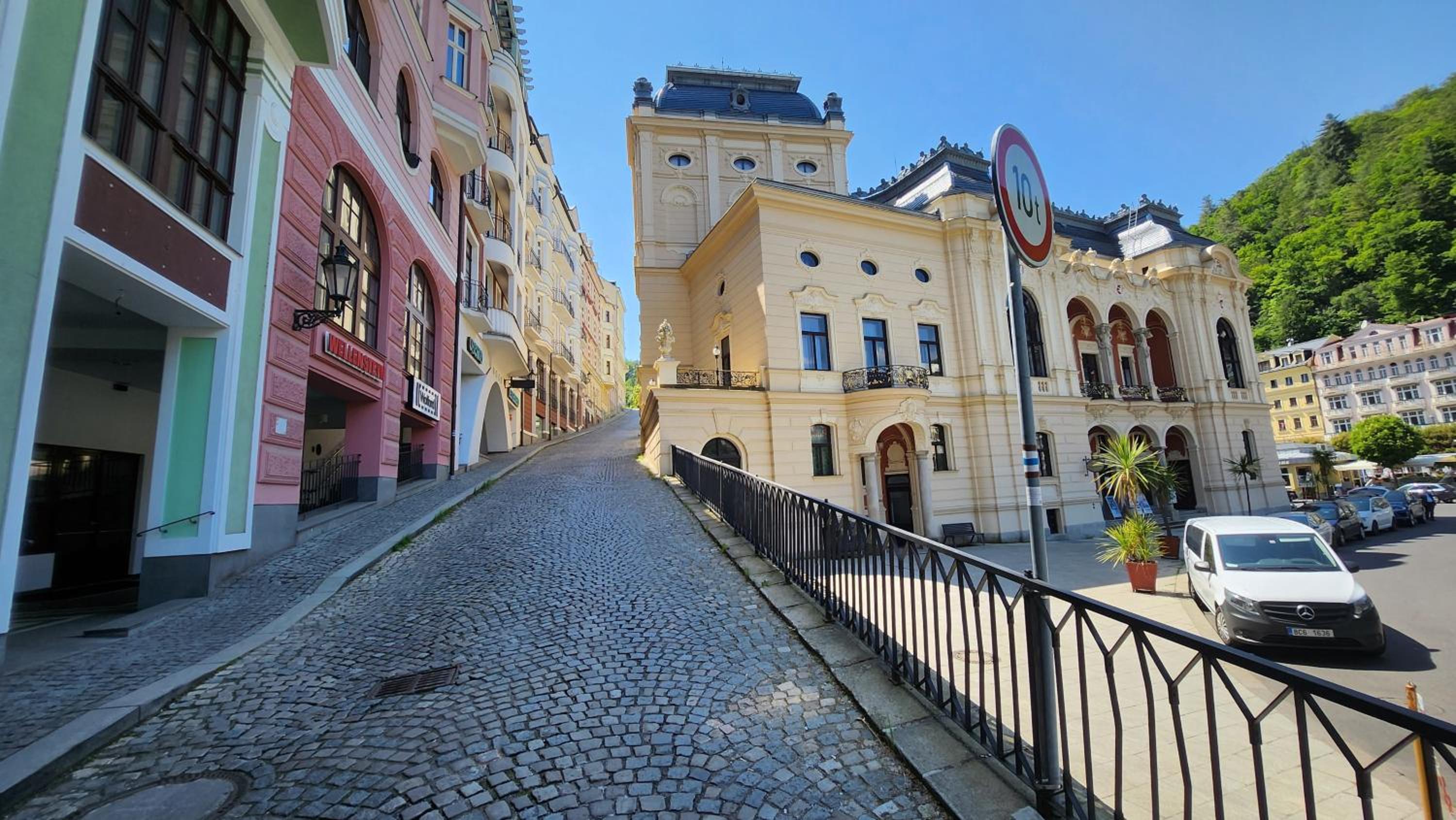 Centrum Karlovy Vary Divadelní