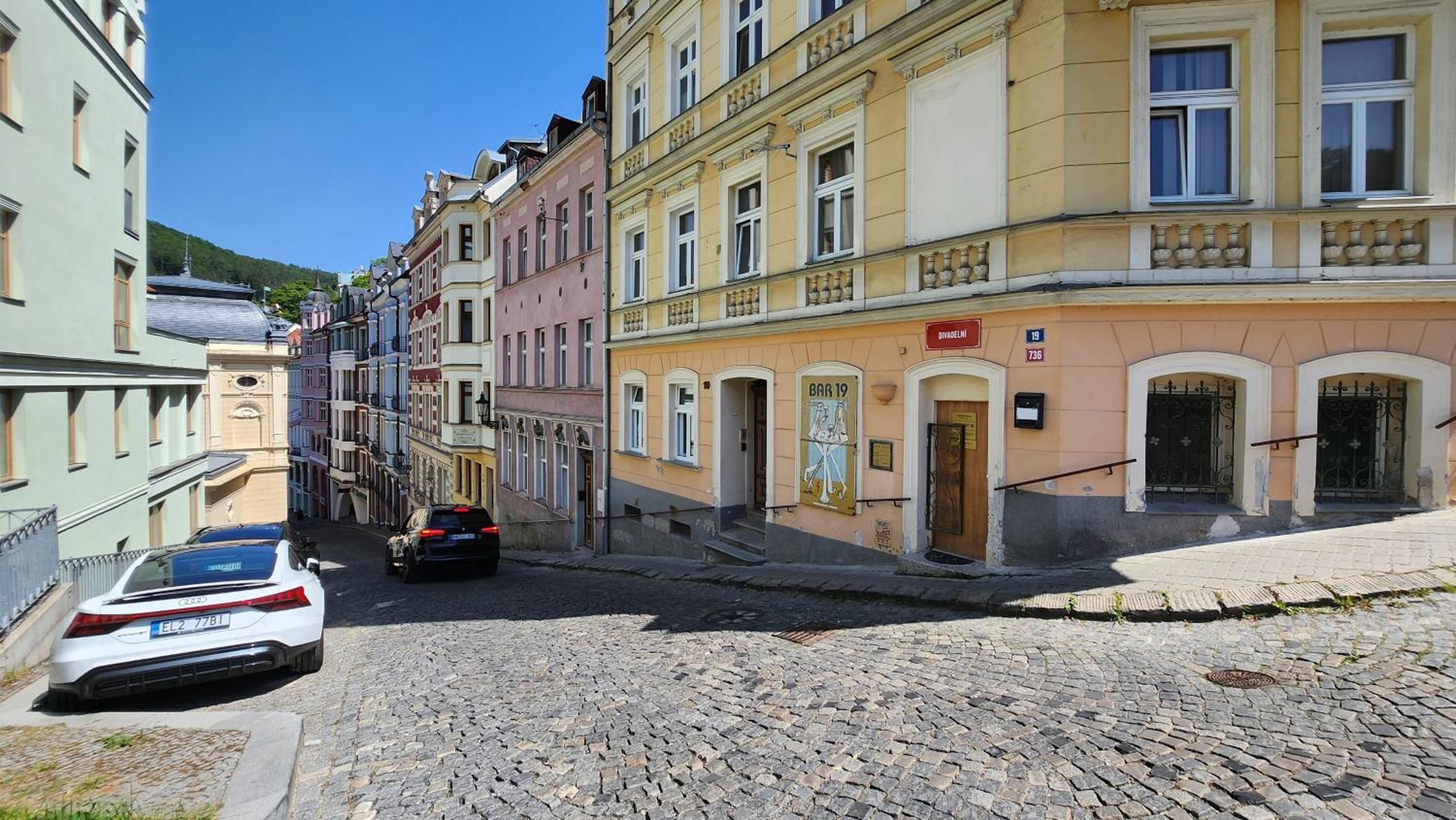 Centrum Karlovy Vary Divadelní