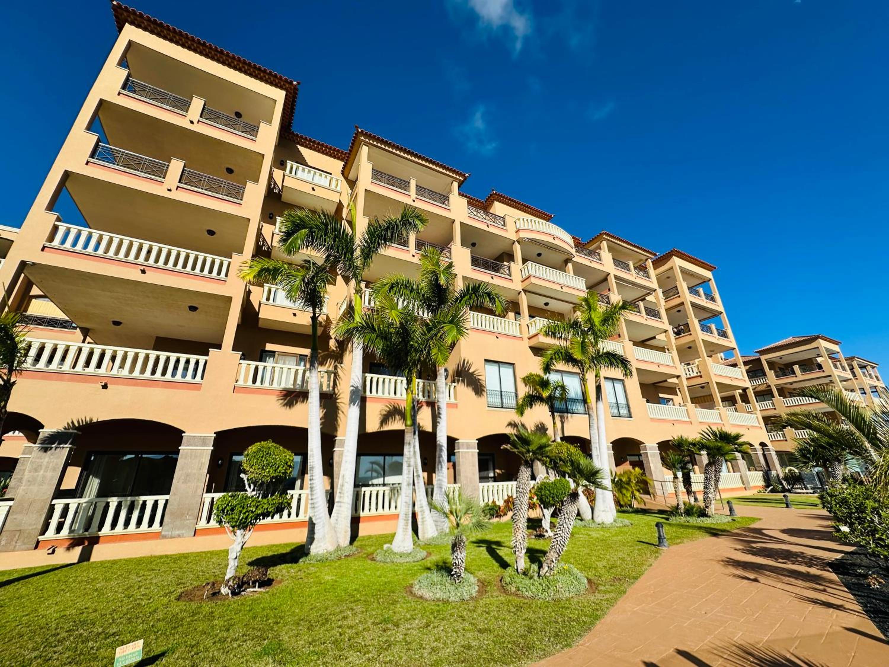 El Nautico Coral Suite - Oceanview Escape
