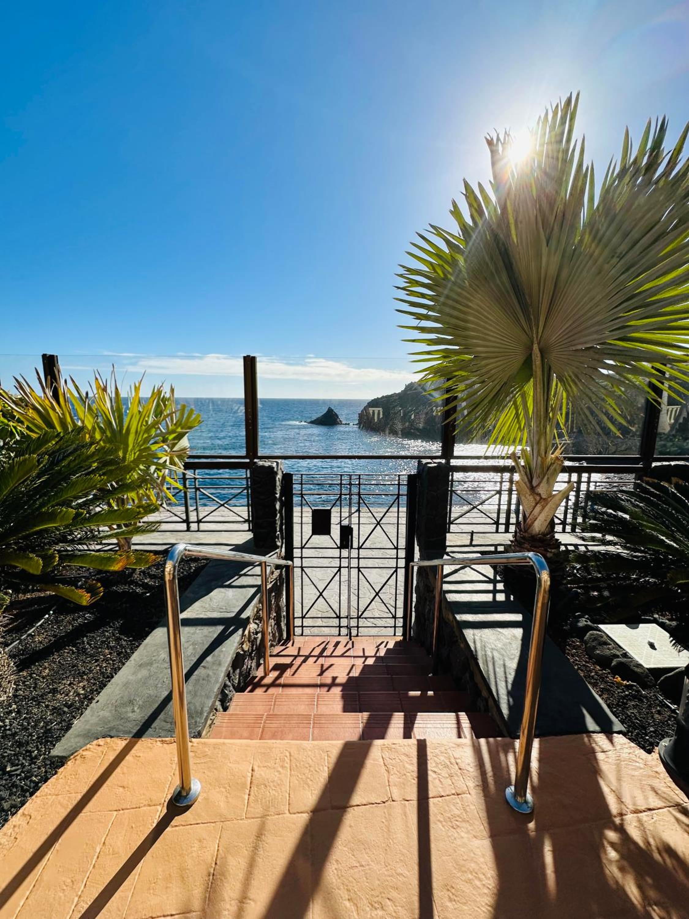 El Nautico Coral Suite - Oceanview Escape