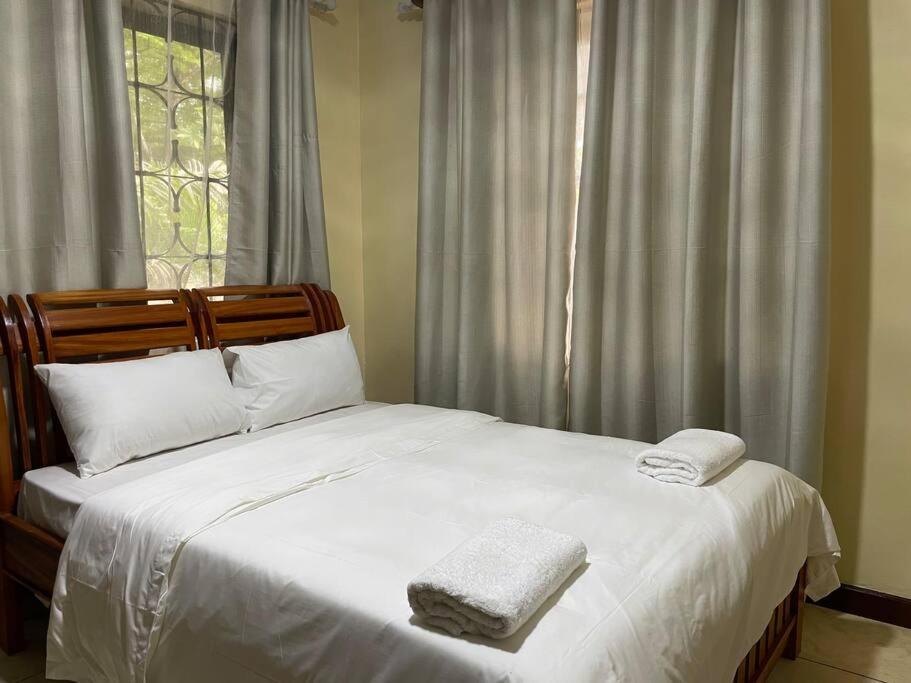Beautiful 4 bedroom house in Masaki with parking view 5
