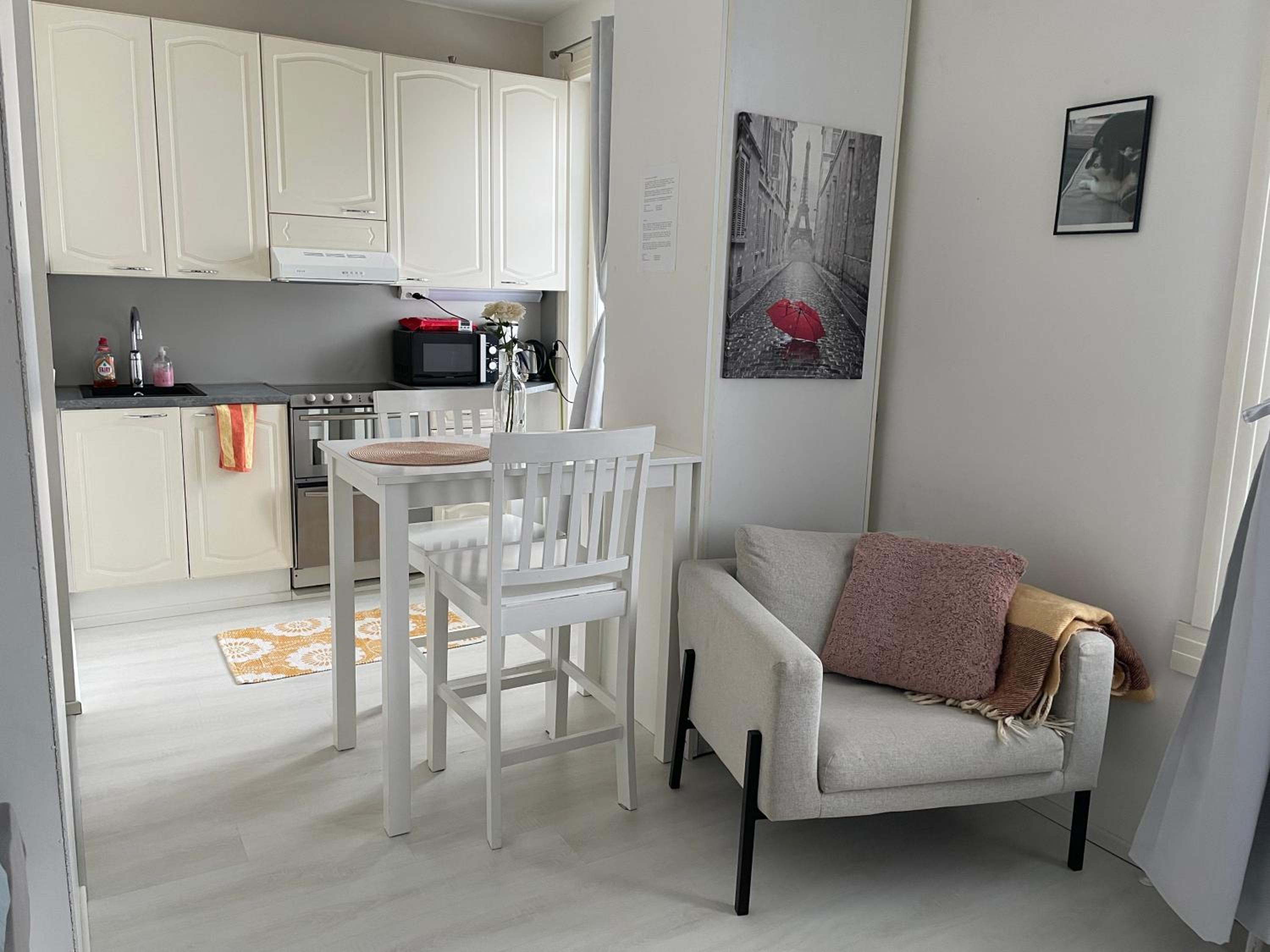 Yksiö+autopaikka/Small apt.+free parking