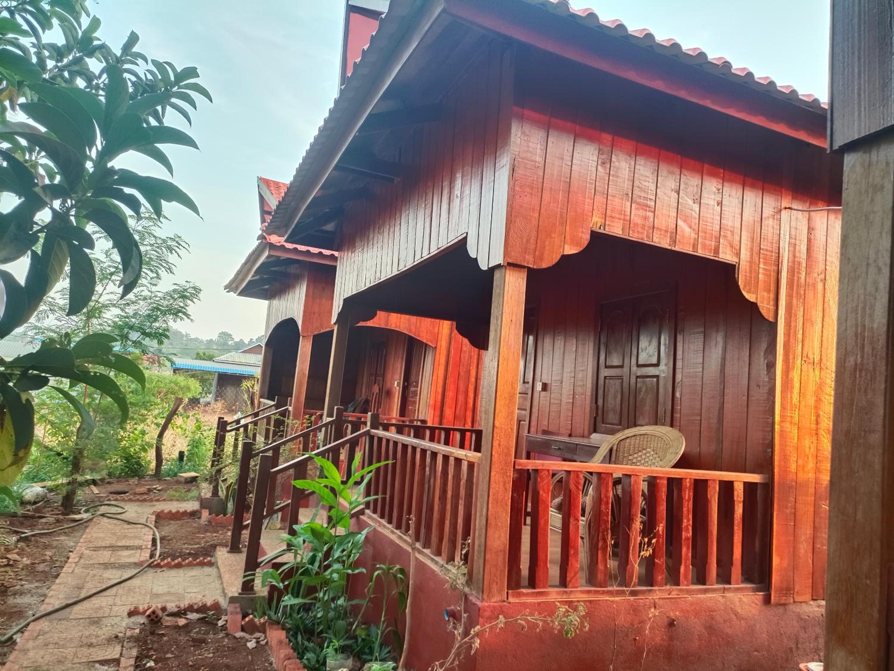 Banlung Hill Top House &Trekking