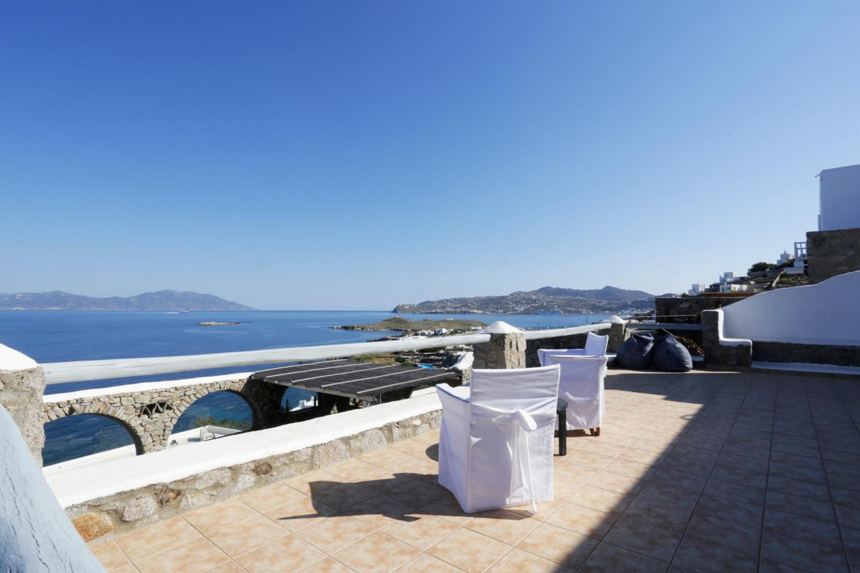 On the Rocks Villa w Hot Tub at Cavo Delos photo 4