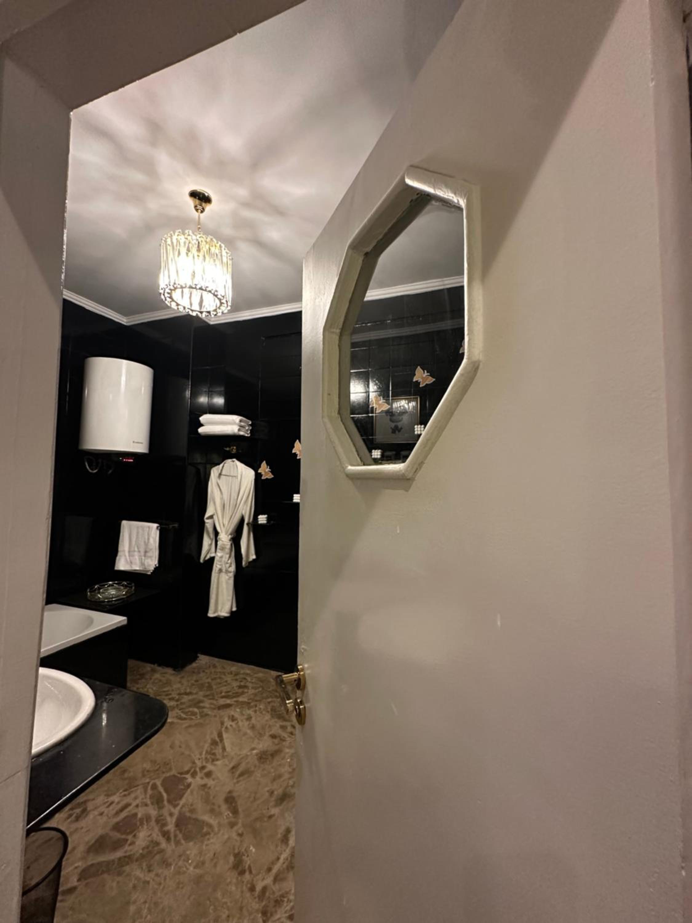 APOLO- Modern 1-Bedroom apartment in Heart of Zamalek visits allowed
