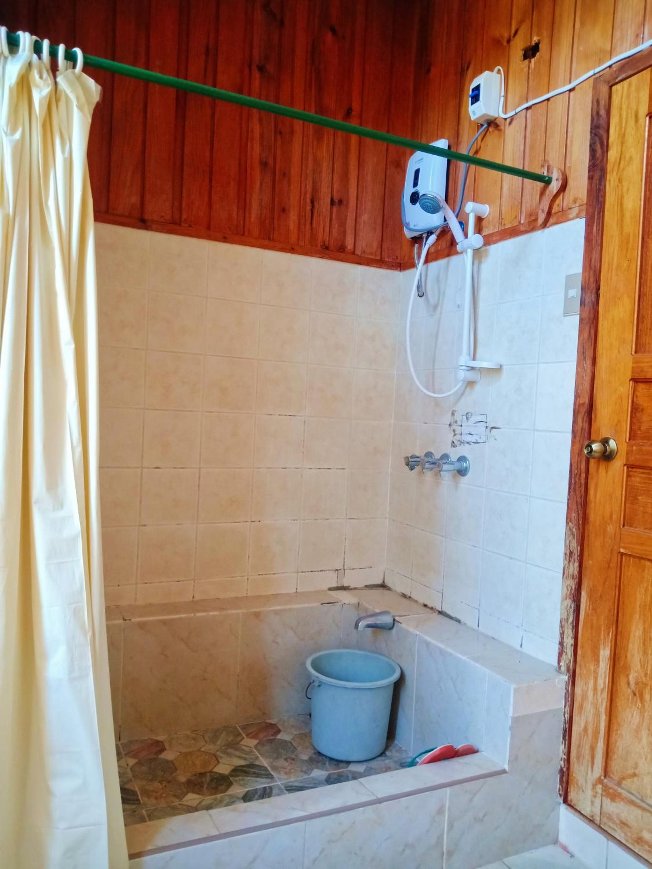 Rustic Rooms at an American-Style Cabin - CARL INN view 3