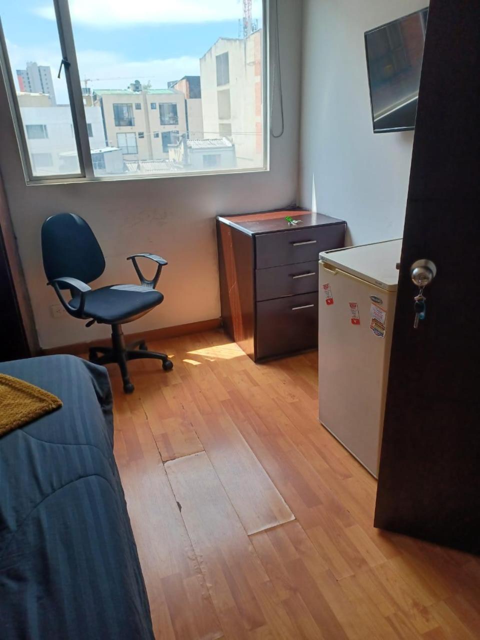 SECTOR DE CORFERIAS , APARTAESTUDIOS Y HABITACIONES A 5 CUADRAS, EMBAJADA AMERICANA 10 CUADRAS, CERCA AL CAN , G 12 , UNIVERSIDAD NACIONAL , AEROPUERTO a 2