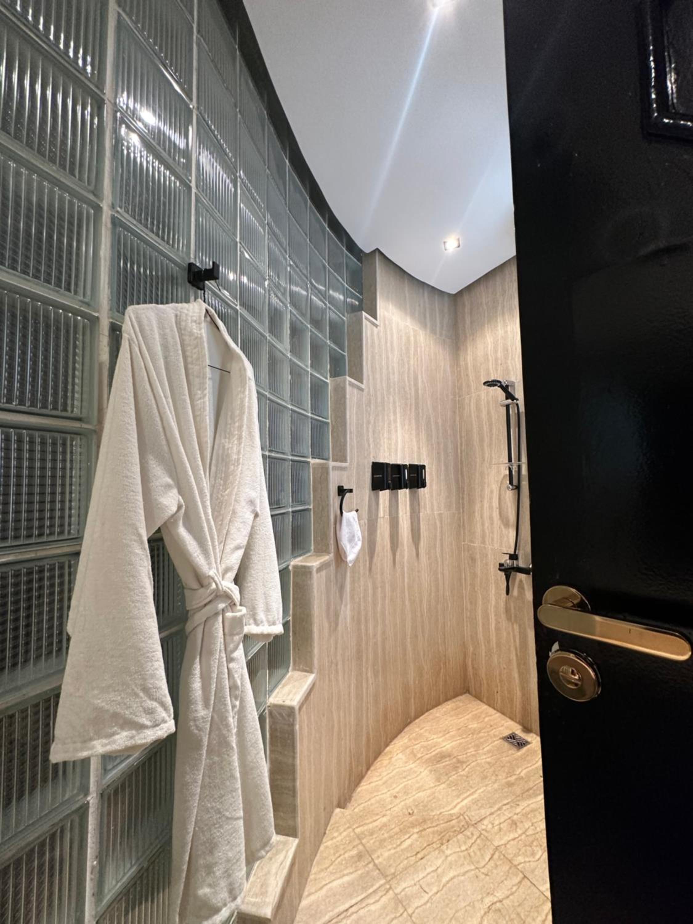 APOLO- Modern 1-Bedroom apartment in Heart of Zamalek visits allowed