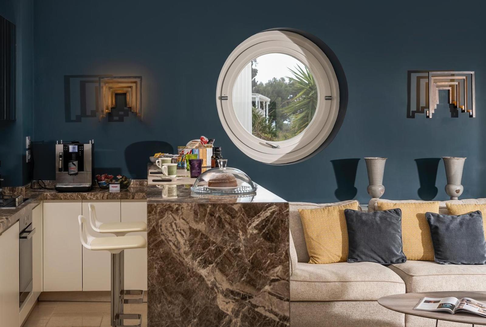 Roberhouse Tragara 37
