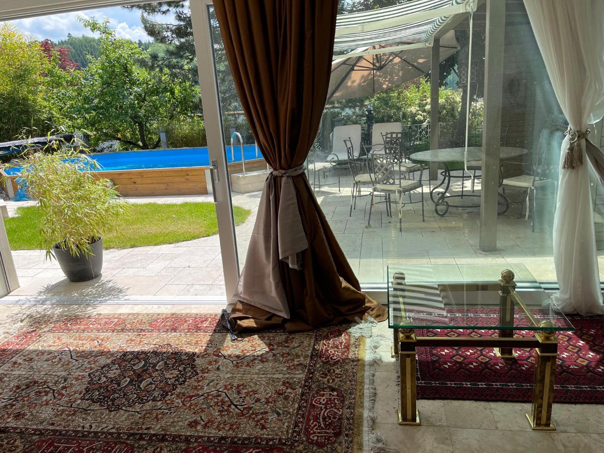 Ruhiges, elegantes Studio mit privatem Sitzplatz - ideal für Businessgäste