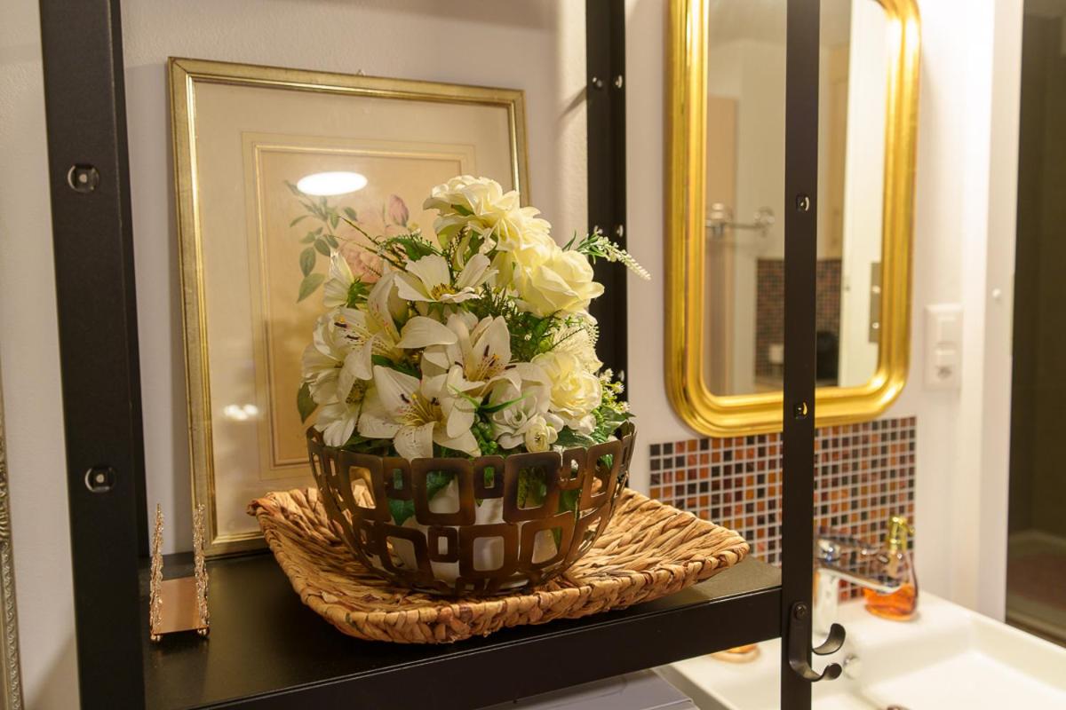 Ruhiges, elegantes Studio mit privatem Sitzplatz - ideal für Businessgäste