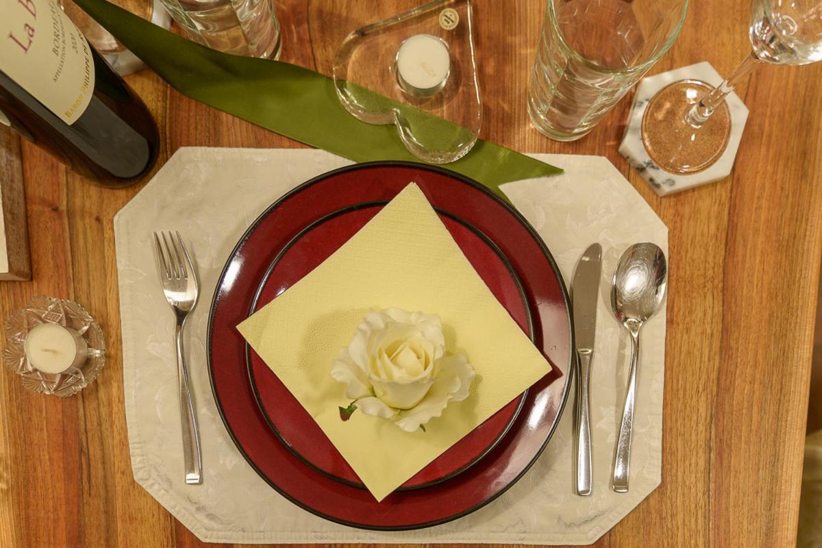 Ruhiges, elegantes Studio mit privatem Sitzplatz - ideal für Businessgäste