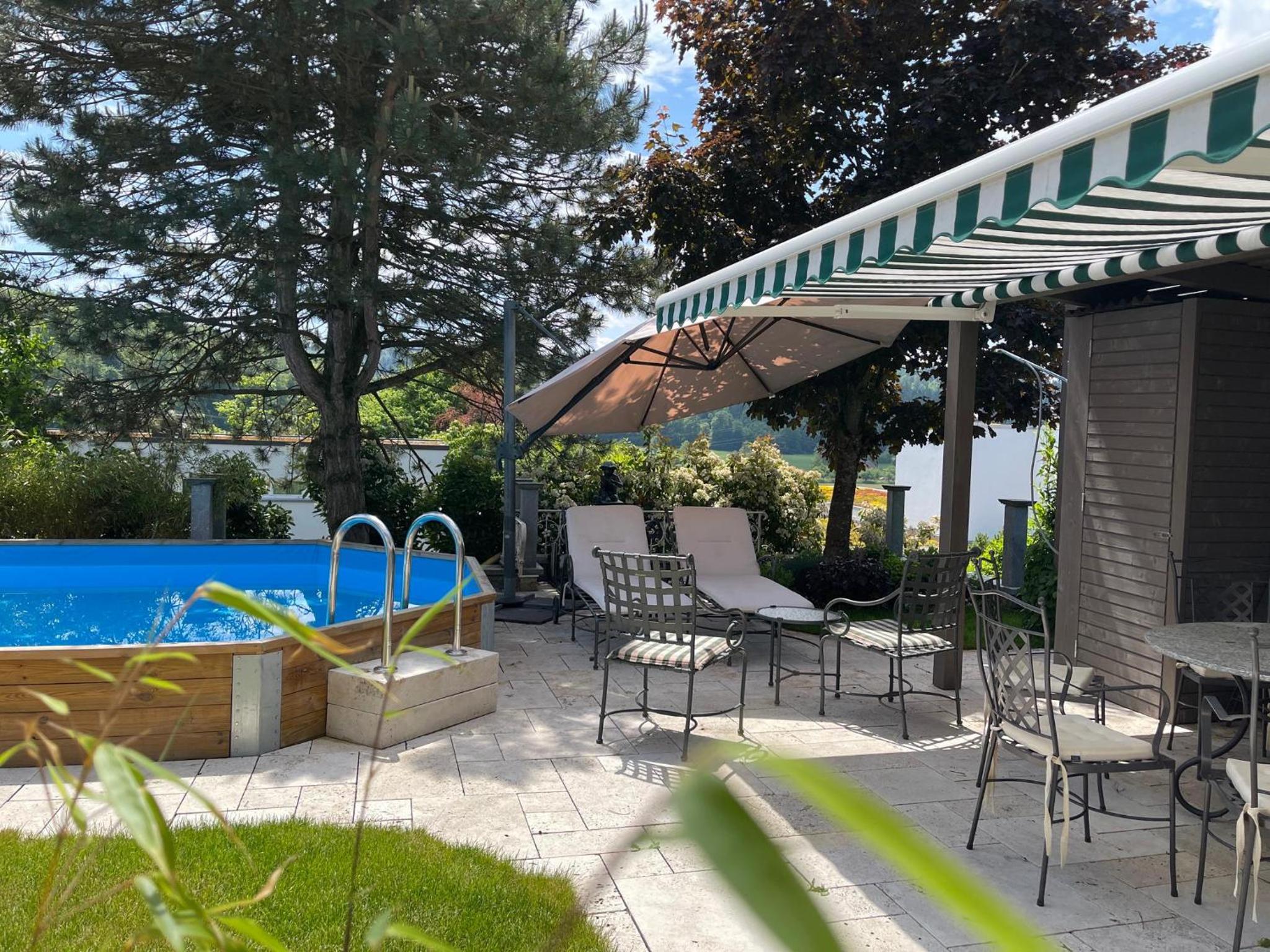Ruhiges, elegantes Studio mit privatem Sitzplatz - ideal für Businessgäste