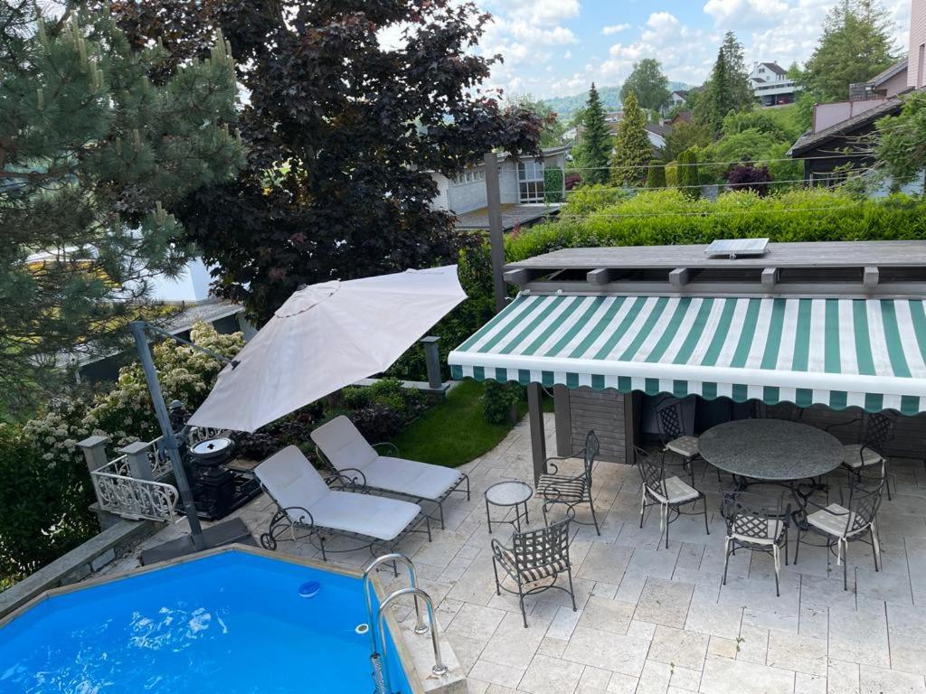 Ruhiges, elegantes Studio mit privatem Sitzplatz - ideal für Businessgäste