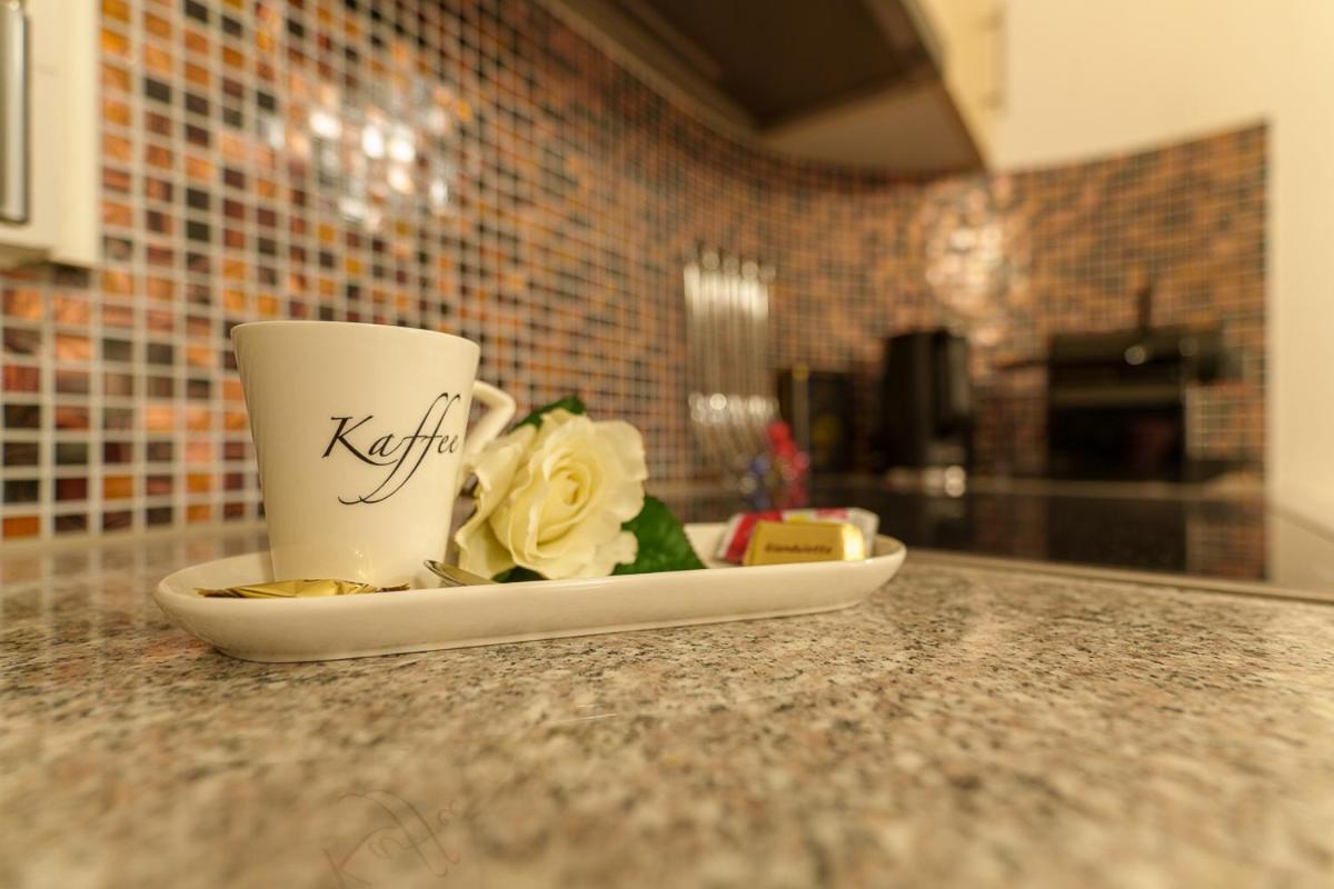 Ruhiges, elegantes Studio mit privatem Sitzplatz - ideal für Businessgäste