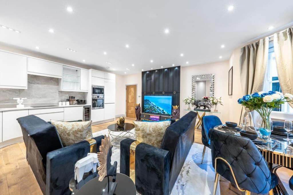2 Bed / 2 Bath Versace Apartment in Knightsbridge
