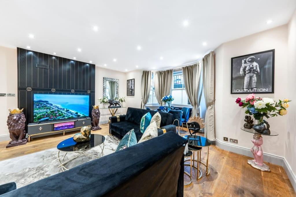 2 Bed / 2 Bath Versace Apartment in Knightsbridge