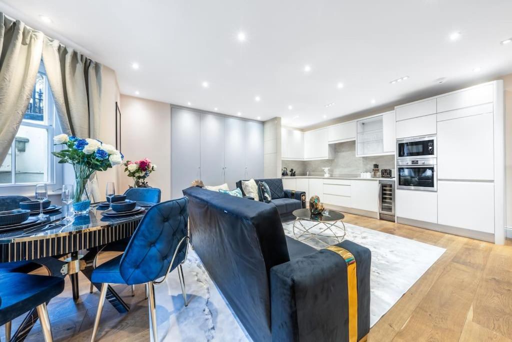 2 Bed / 2 Bath Versace Apartment in Knightsbridge