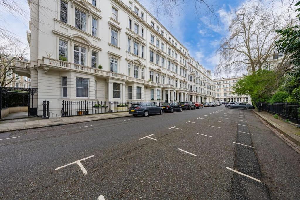 2 Bed / 2 Bath Versace Apartment in Knightsbridge